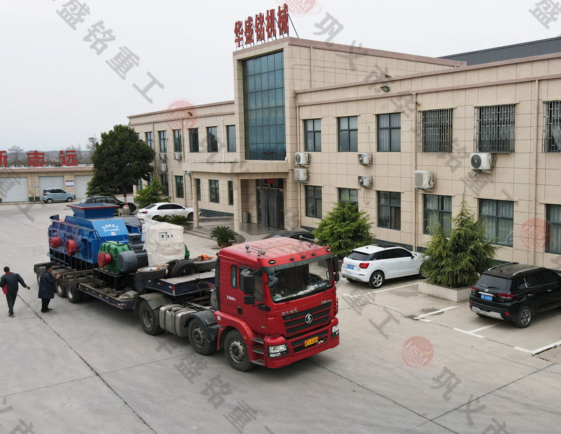 大型鐵礦石對輥制砂機(jī)產(chǎn)量是多少？