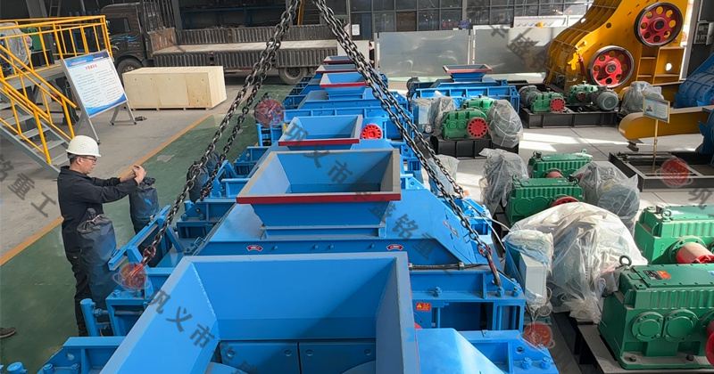 液壓對輥破碎制砂機